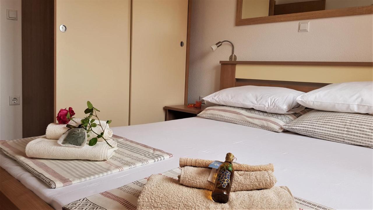 Apartmani Villa Lilliana Tribunj  Bagian luar foto