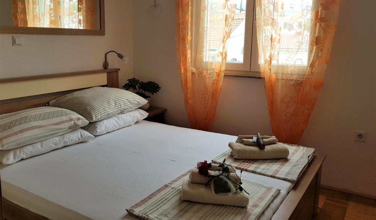 Apartmani Villa Lilliana Tribunj  Bagian luar foto