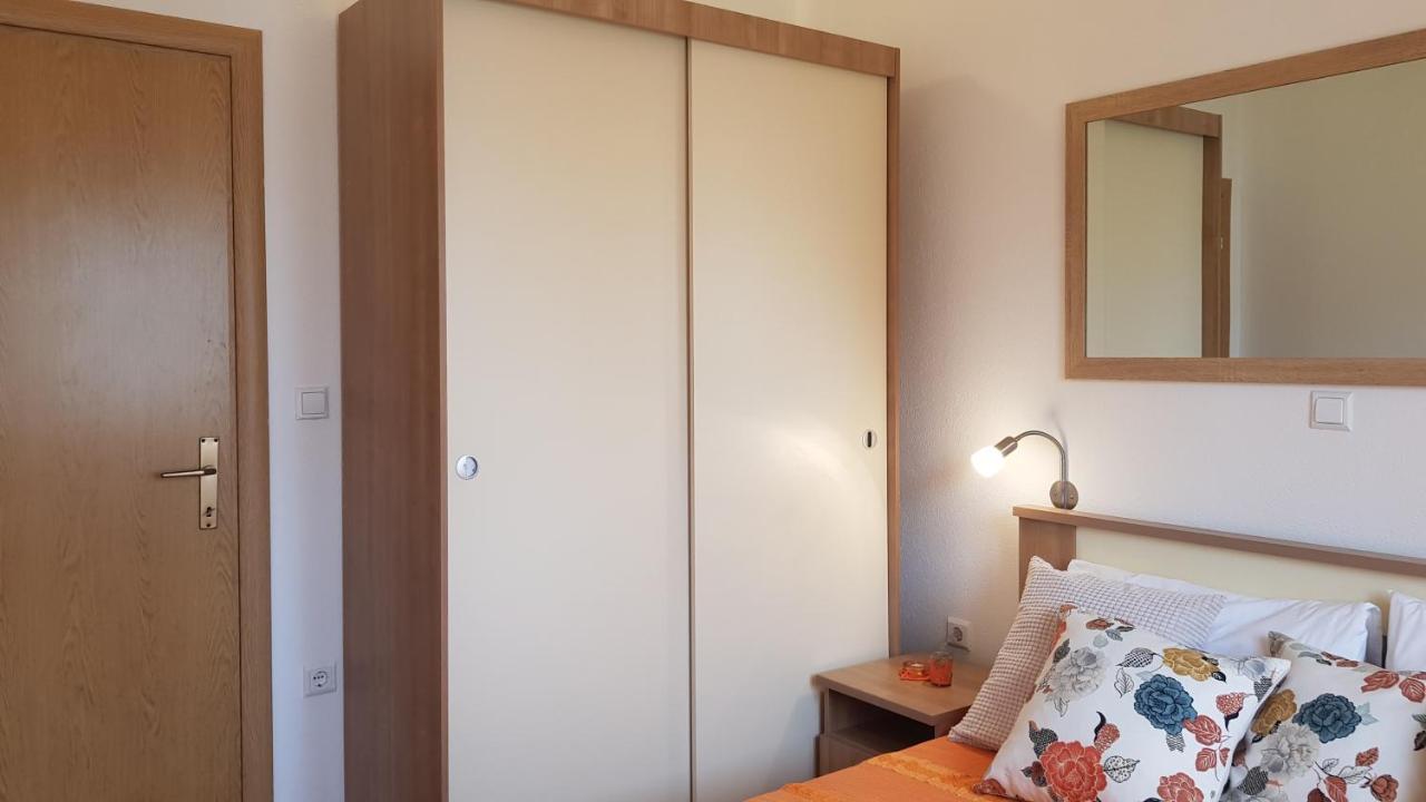 Apartmani Villa Lilliana Tribunj  Bagian luar foto