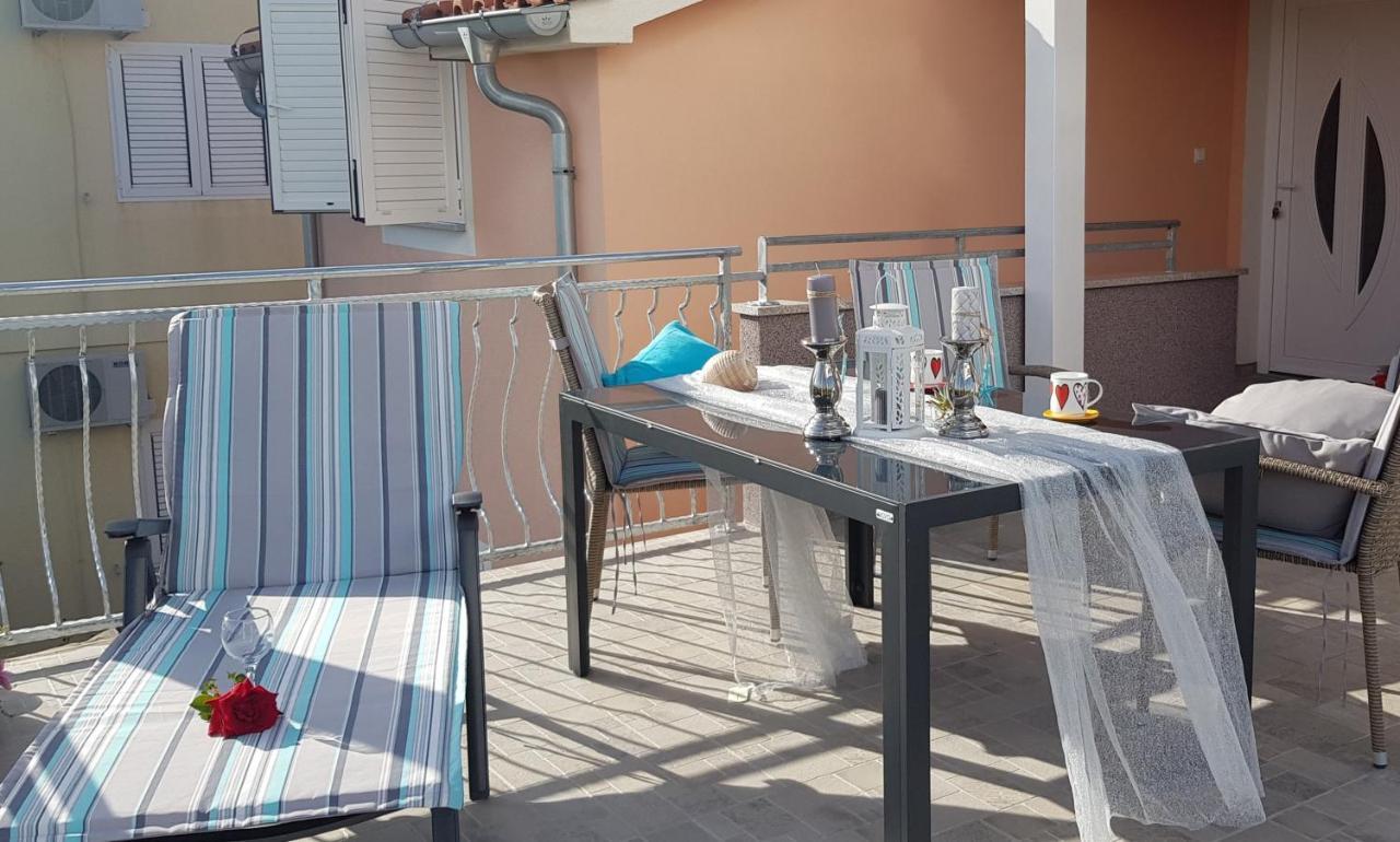 Apartmani Villa Lilliana Tribunj  Bagian luar foto