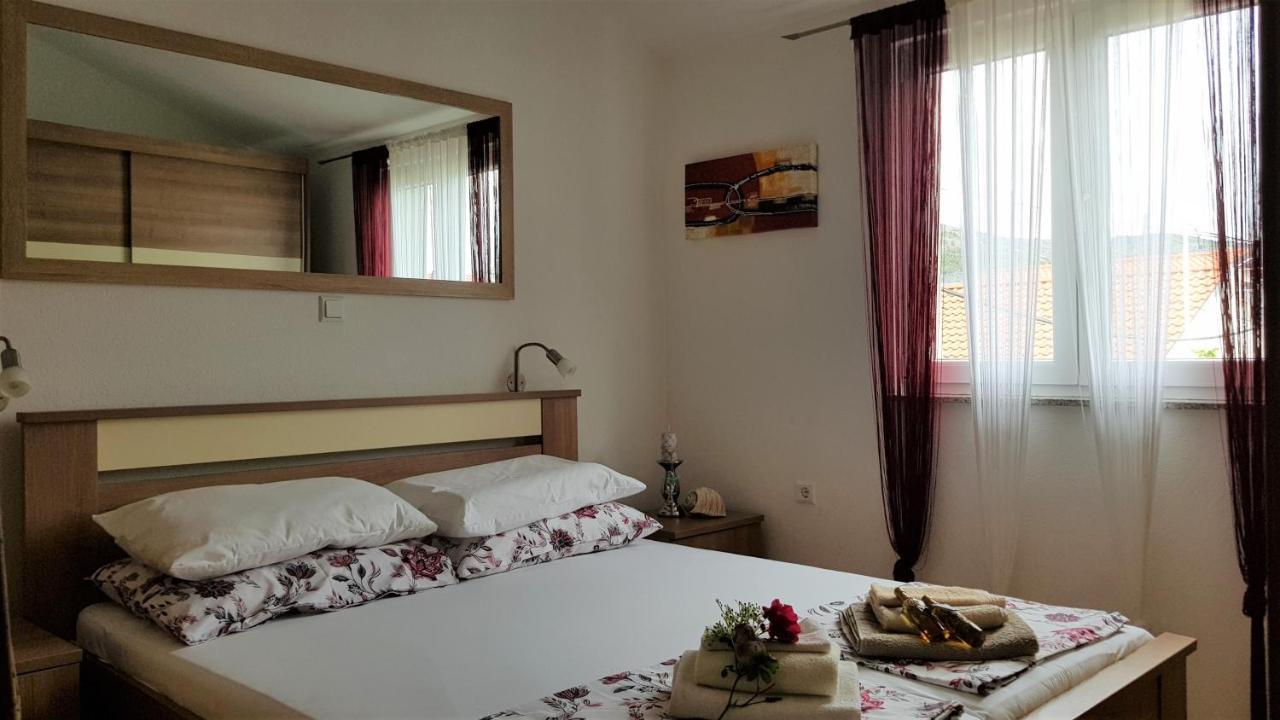 Apartmani Villa Lilliana Tribunj  Bagian luar foto