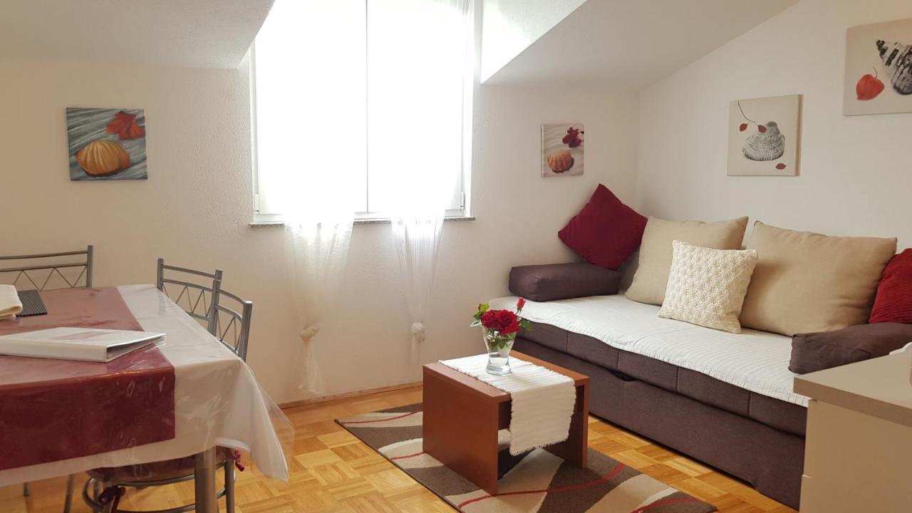 Apartmani Villa Lilliana Tribunj  Bagian luar foto