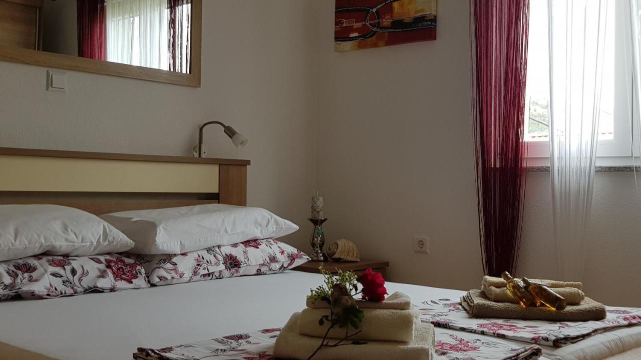 Apartmani Villa Lilliana Tribunj  Bagian luar foto