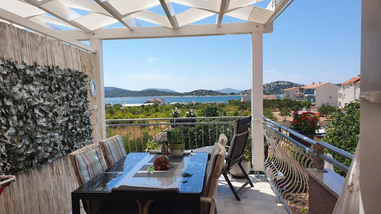 Apartmani Villa Lilliana Tribunj  Bagian luar foto