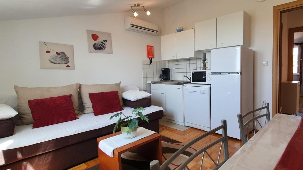 Apartmani Villa Lilliana Tribunj  Bagian luar foto