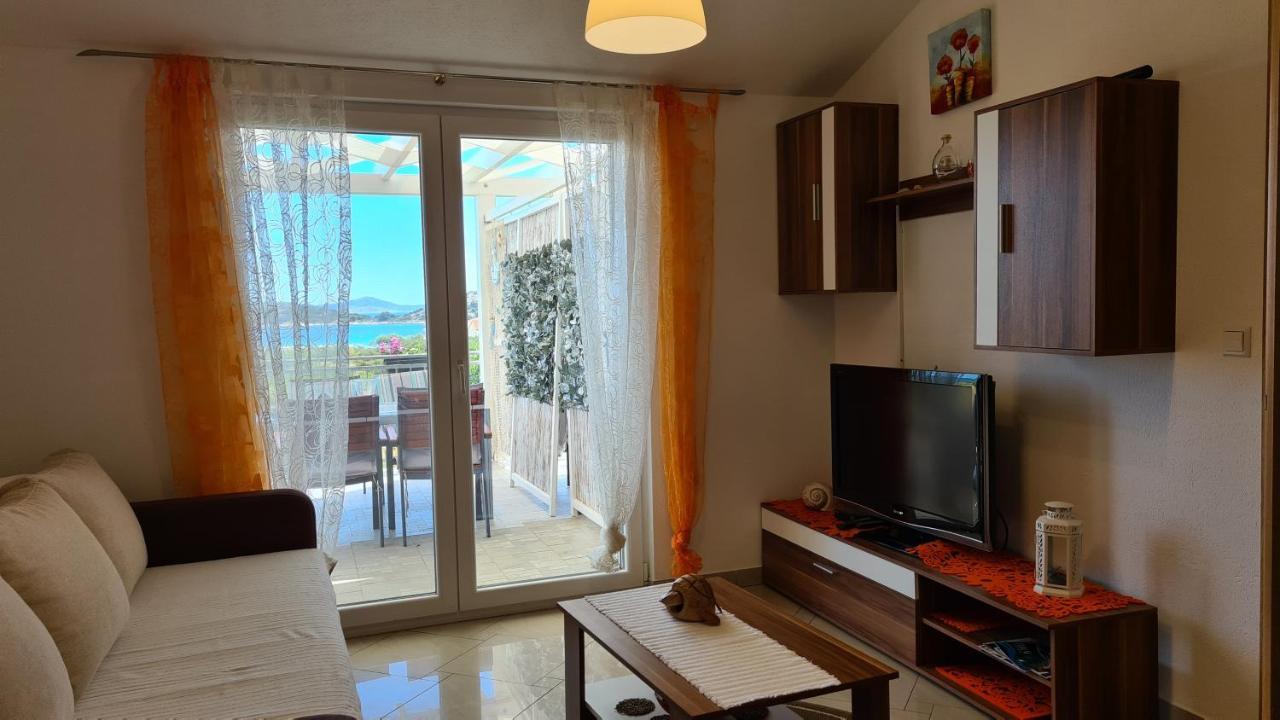Apartmani Villa Lilliana Tribunj  Bagian luar foto