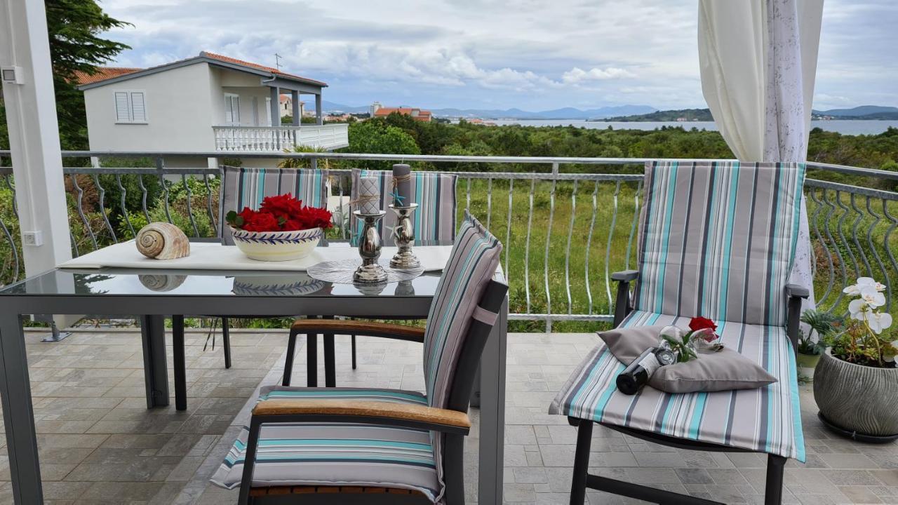 Apartmani Villa Lilliana Tribunj  Bagian luar foto