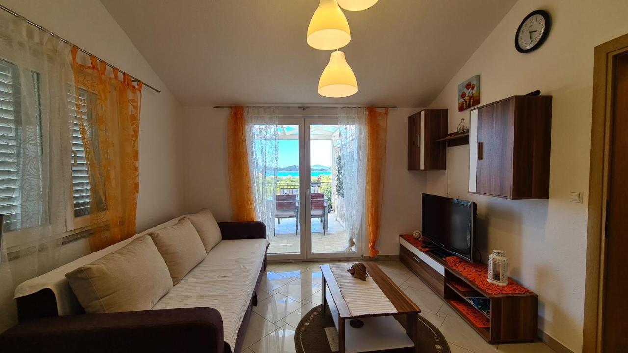 Apartmani Villa Lilliana Tribunj  Bagian luar foto