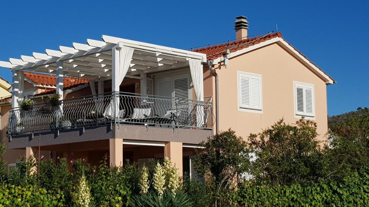 Apartmani Villa Lilliana Tribunj  Bagian luar foto