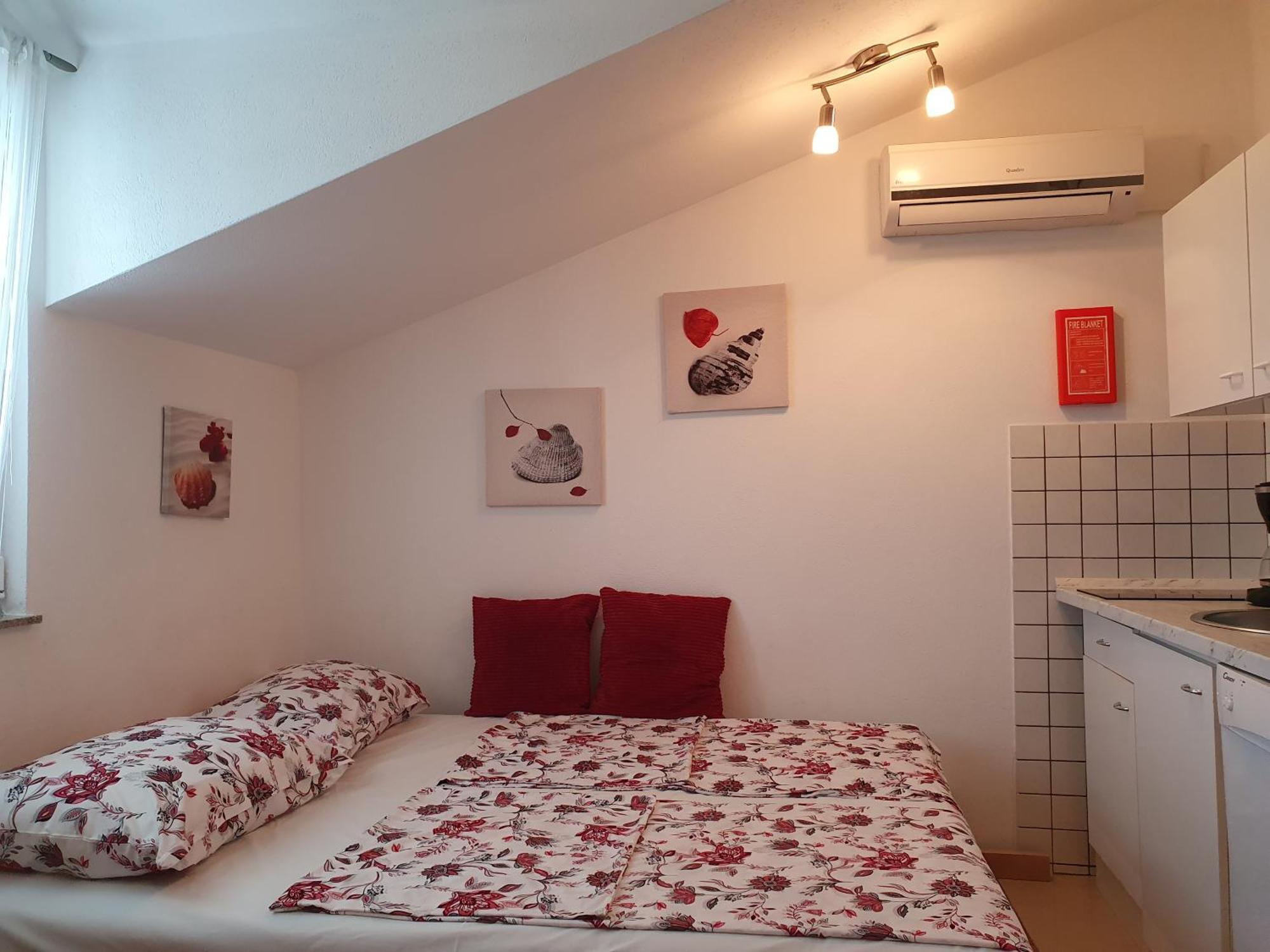 Apartmani Villa Lilliana Tribunj  Bagian luar foto
